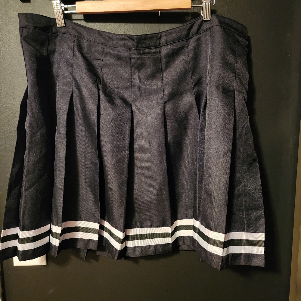 Delia's Black and White Stripe Pleated Mini Skirt DollsKill 3x